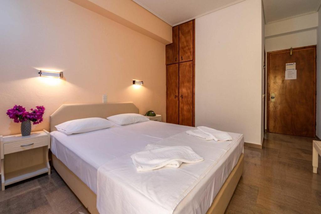 Ionis Hotel Troianata الغرفة الصورة